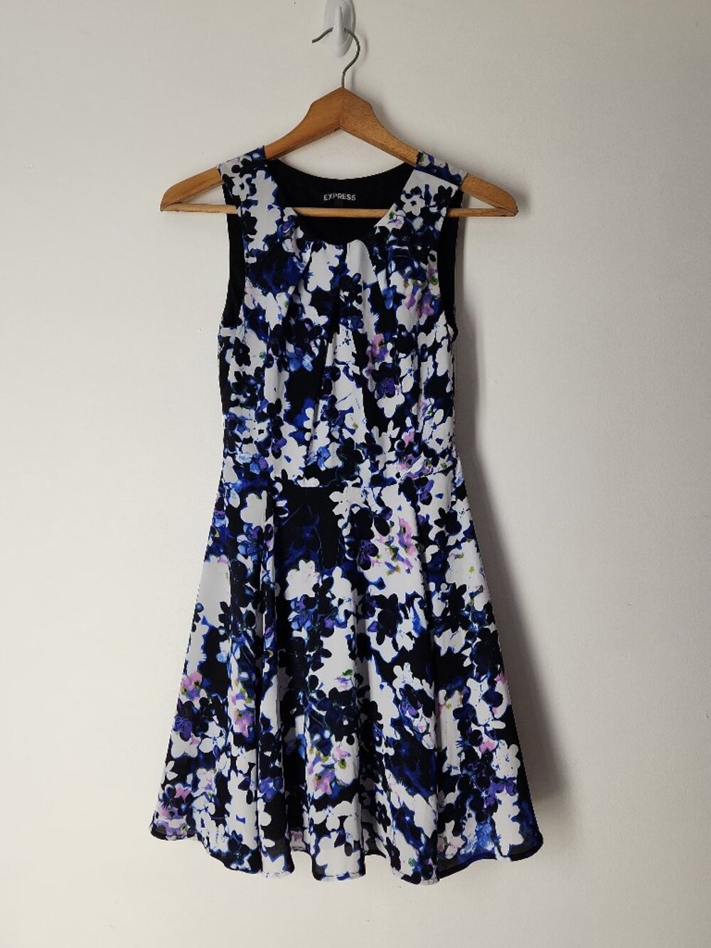 Express Blue Floral Keyhole Pleated Dress fit and flare size 2